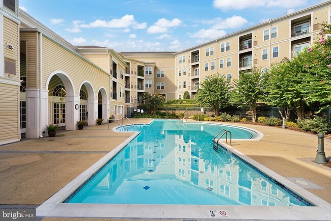 Building Photo - 2465 Army Navy Dr