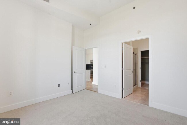 Building Photo - 520 John Carlyle St