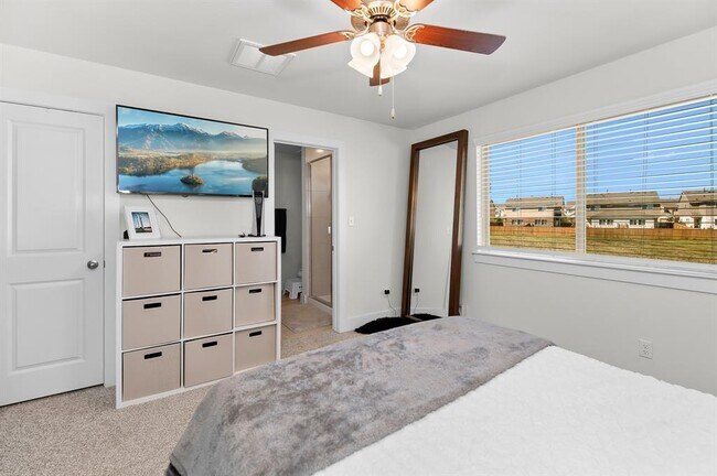 Building Photo - 512 White Steppe Way