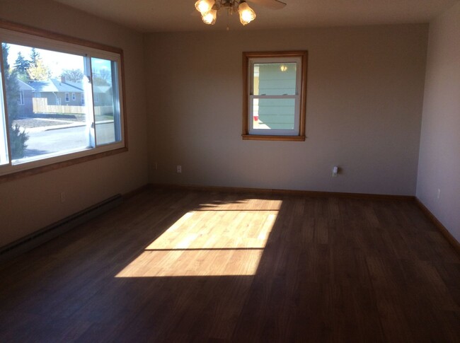 Building Photo - Single Family Home