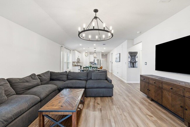 Building Photo - 225 El Capitan Lp