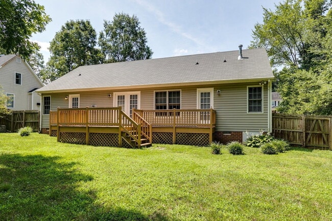 Building Photo - 1913 Castle Glen Dr