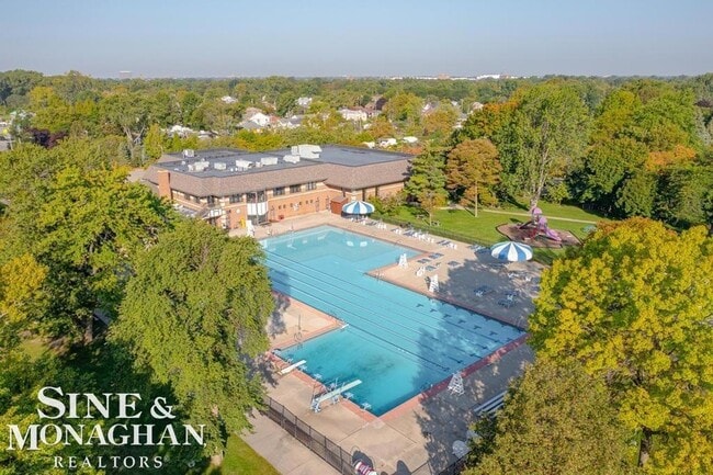 Building Photo - 744 Trombley Rd