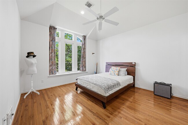 Building Photo - 4923 Palmetto St