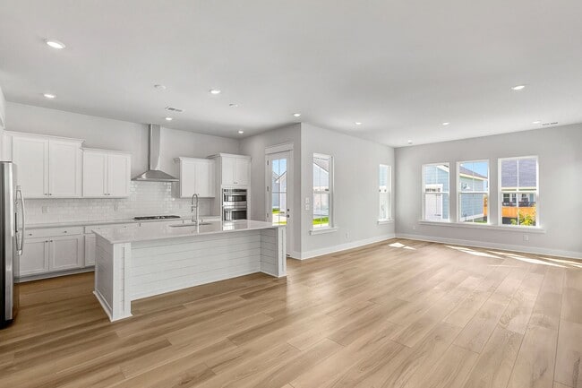 Building Photo - "Resort-Style Living Begins Right at Your ...