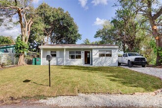 Building Photo - 3 bedroom in Hollywood FL 33024
