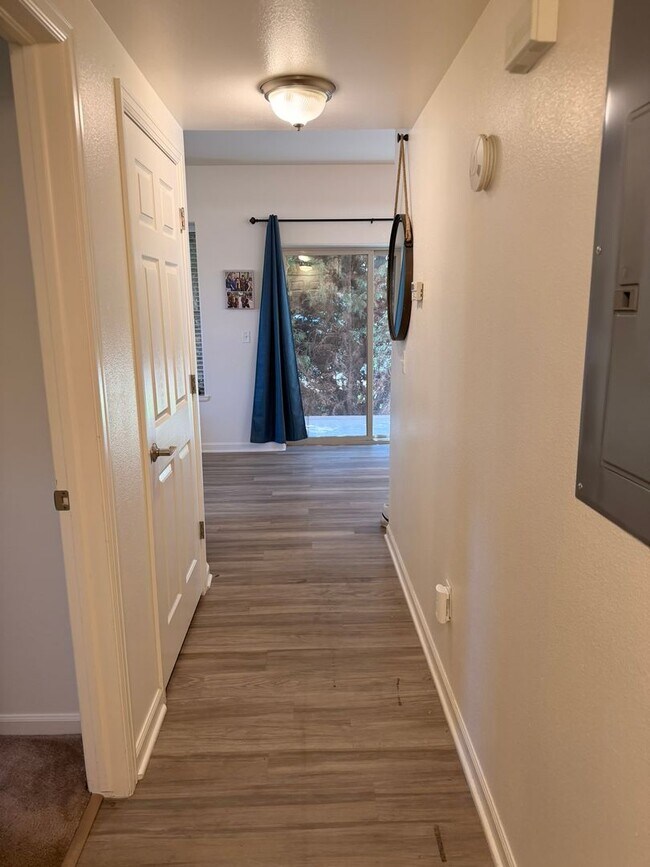 Building Photo - Awesome 2Bed 2Bath Condo Small Dog Considered!!!