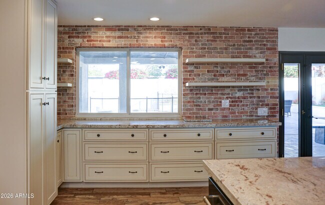 Building Photo - 2016 E State Ave