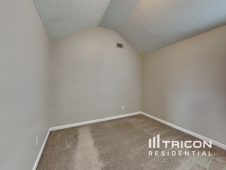 Building Photo - 40 Adelaide Dr
