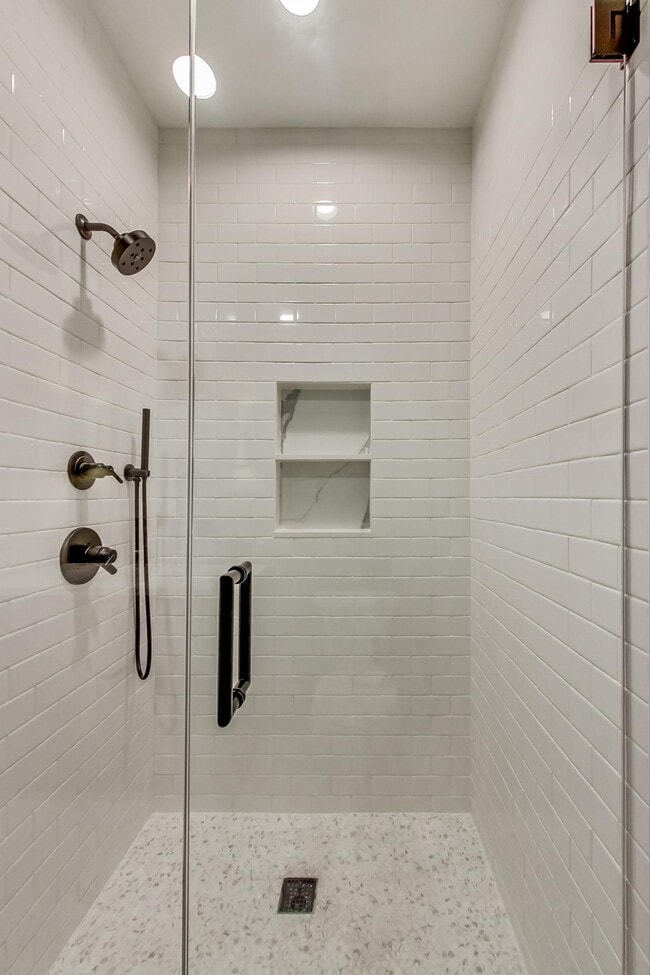 aw_0022 - 1703 W Chicago