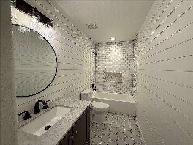 Building Photo - 15306 Thistle Rock Ln