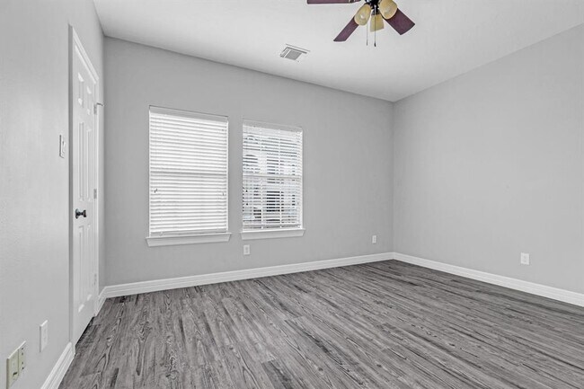 Building Photo - 13527 Brookbluff Ln