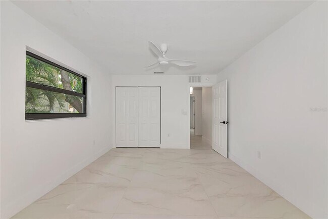 Building Photo - 1658 Ridgewood Ln