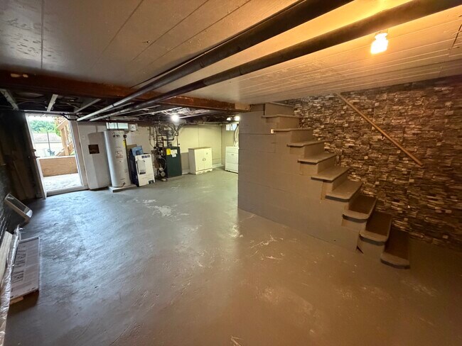 Building Photo - 402 Douglass St