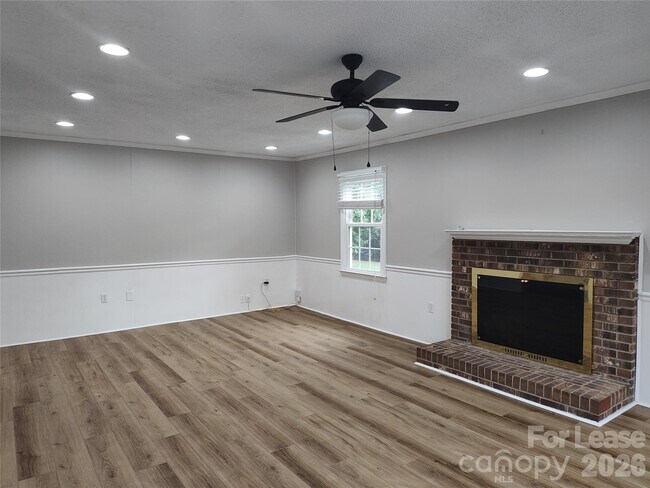 Building Photo - 7413 Doves Nest Cir