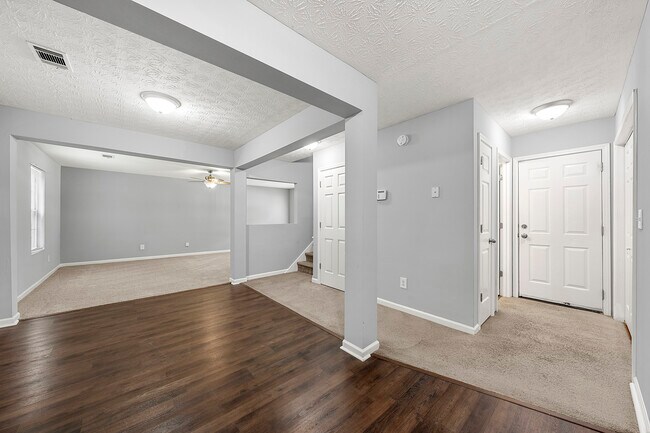 Building Photo - 1526 Venetian Dr SW