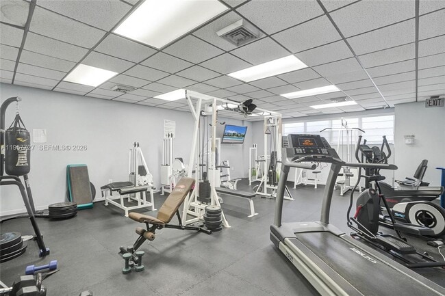 Building Photo - 10000 W Bay Harbor Dr