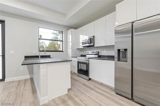 Building Photo - 1135 Randletree St E