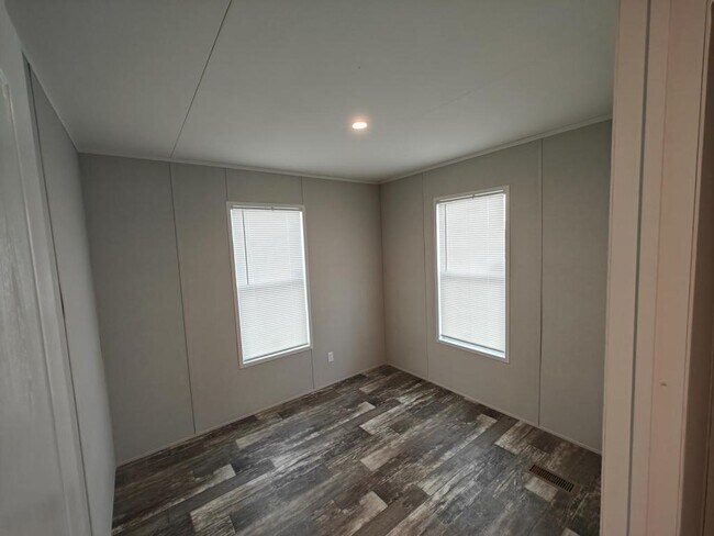 Building Photo - 107 Porter Cir