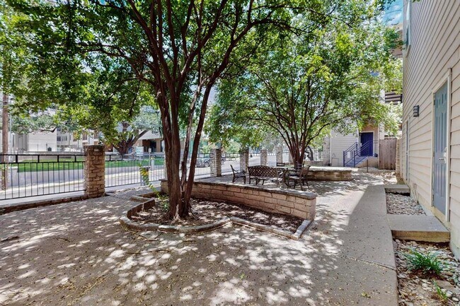 Building Photo - 2414 Longview St