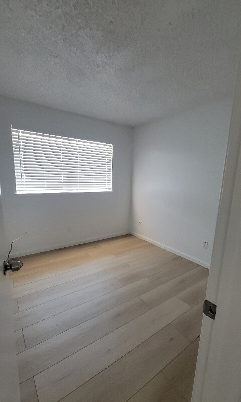 Building Photo - 10 Paramount Cir