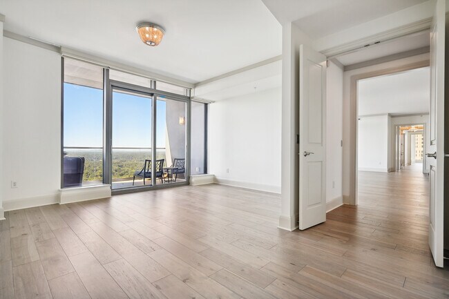 Building Photo - 3344 Peachtree Rd