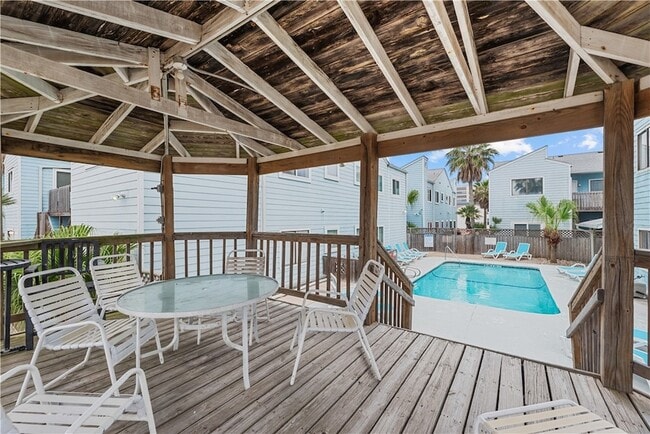 Building Photo - 15010 Leeward Dr