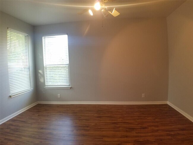 Building Photo - 2502 Allred Dr