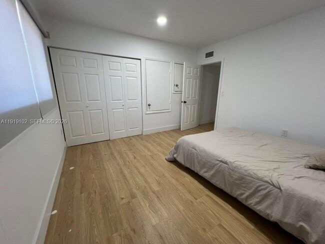 Building Photo - 1480 NE 151st St