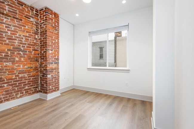 Building Photo - Welcome home to this newly renovated porch...