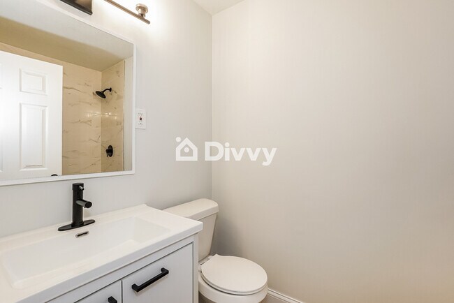 Building Photo - 17500 Fairville Ave, Cleveland, OH 44135