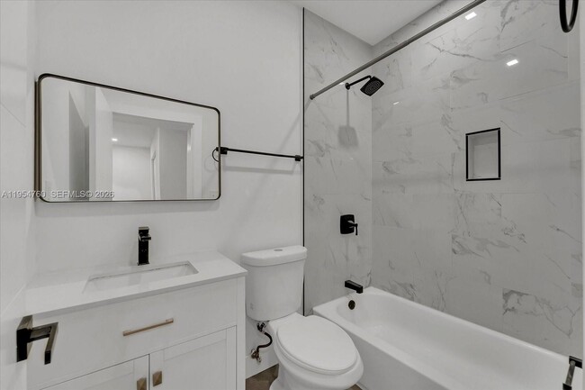 Building Photo - 1733 NW 16th St