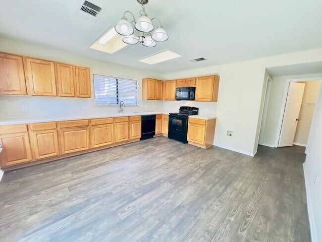 Building Photo - Spacious 4-Bedroom Home in Westwood – Lean...