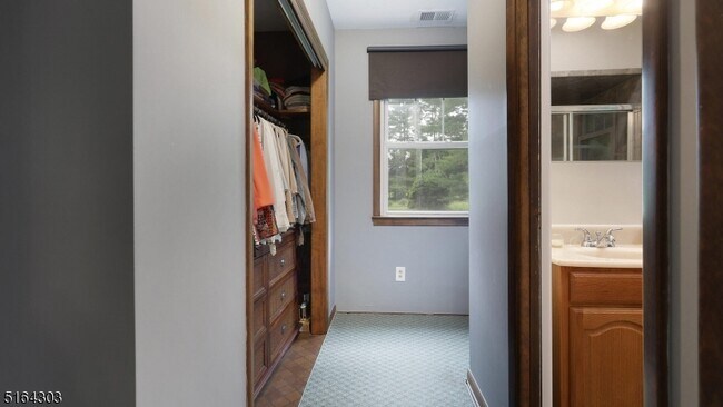 Building Photo - 1496 Washington Valley Rd