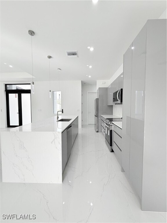 Building Photo - 702 Zemil Ct