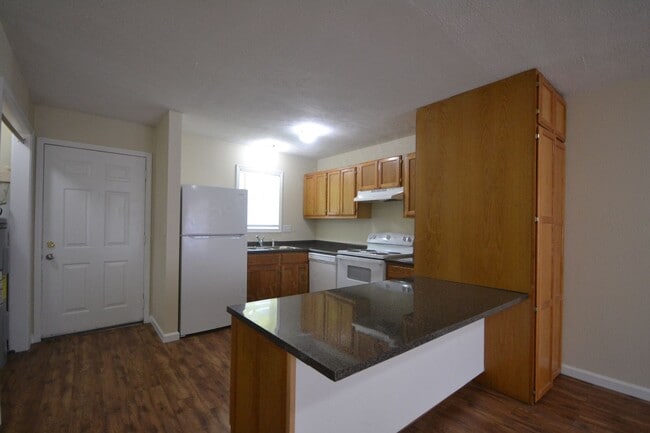 Building Photo - 2 Bed 1 Bath Apartment Bolivar Mo in unit Laundry!!