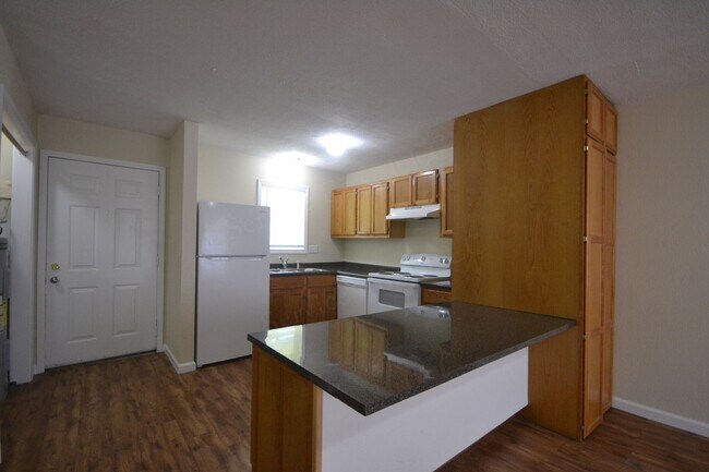 Building Photo - Bolivar MO 2 Bed 1 Bath Apartment