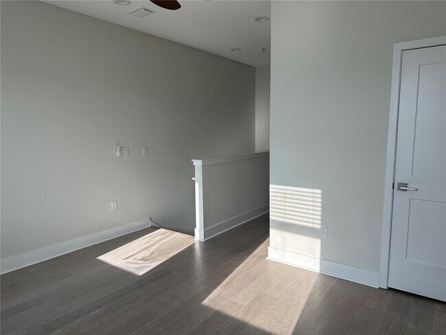 Building Photo - 837 Calla Terrace N
