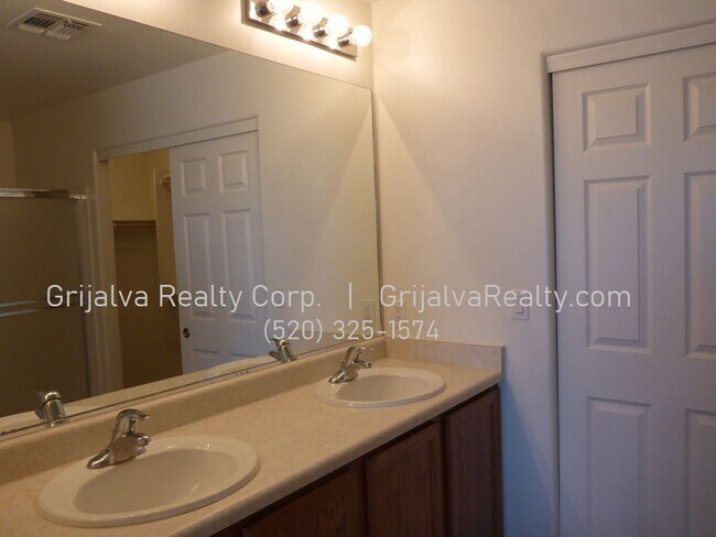 Building Photo - 4 BD, 3 BA Two-Story Home in Los Arroyos for Rent **MOVE-IN SPECIAL ** (Old Nogales Hwy/Calle Verde)