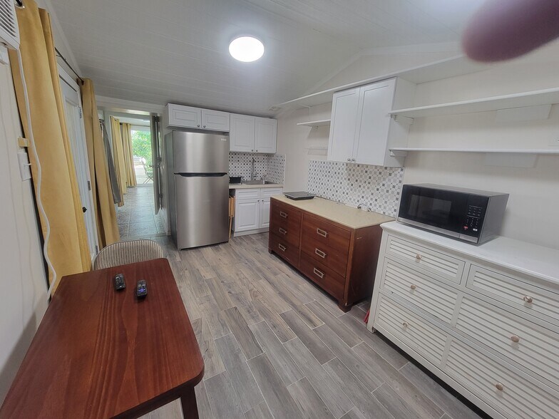 Building Photo - 11001 Darby Ave