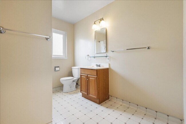 Building Photo - 2234 Santa Clara Ave