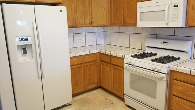 Building Photo - Beautiful 4 bedroom/2.5 bath South Davis Home!