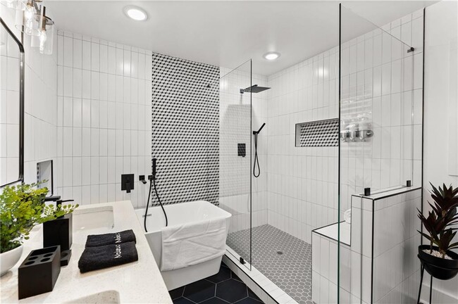 Building Photo - 500 Collier Ridge Dr NW