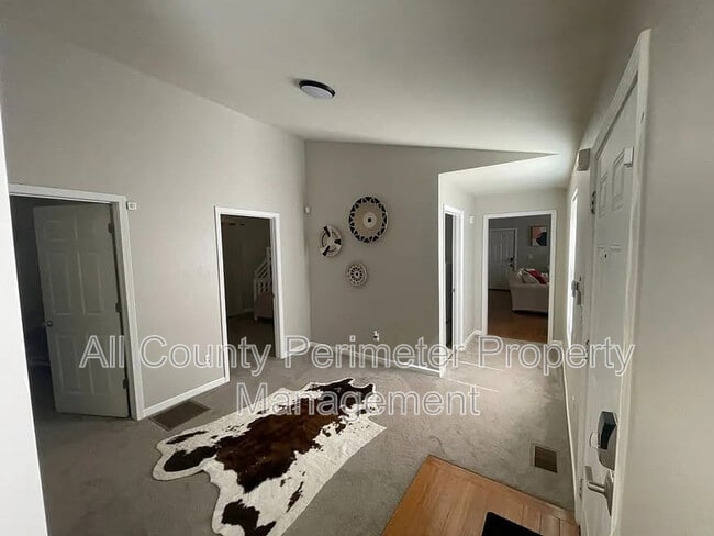 Building Photo - 837 Forrest Cir SE