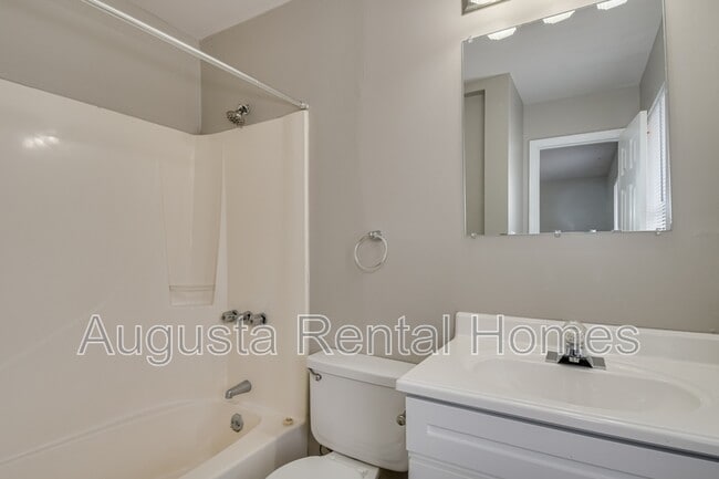 Building Photo - 332 Old Plantation Rd