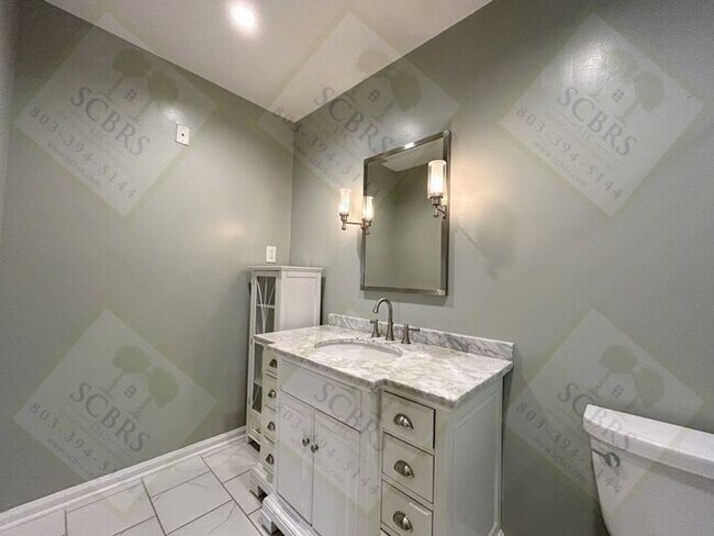 Building Photo - 13 Tomafield Ct