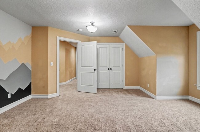 Building Photo - 4 bed, 2.5 bath Two-Story Home in West Salem