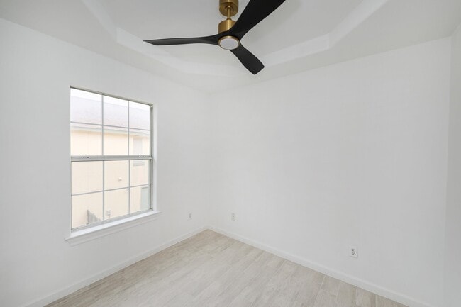 Building Photo - 1000 Ranchway Dr