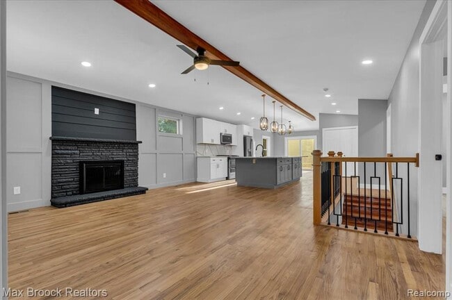 Building Photo - 1654 Giddings Rd