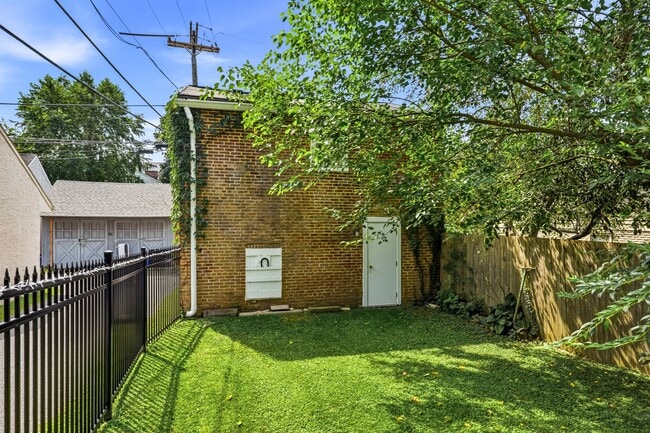 Building Photo - 124 E Biddle St
